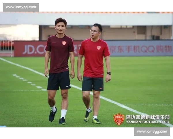 香港东方迎战广州恒大掀起南粤足坛焦点对决之夜实力碰撞谁主沉浮